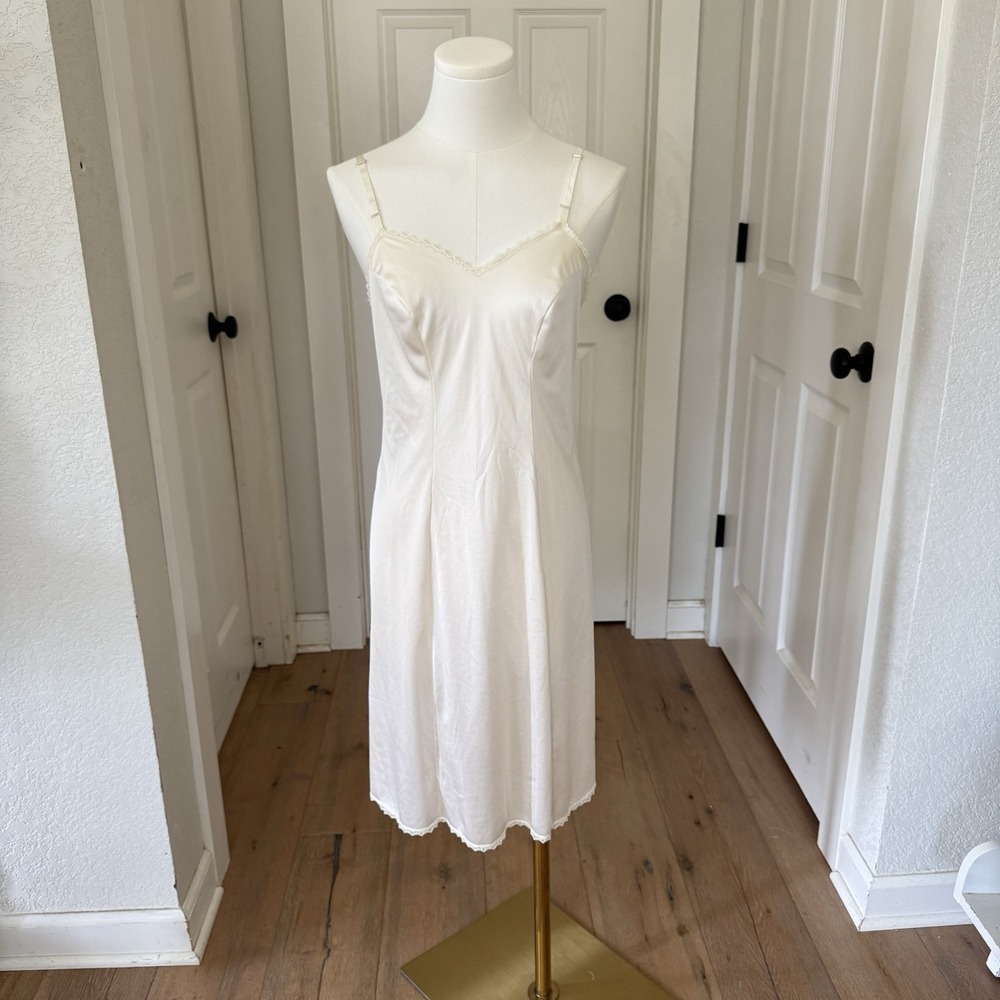 Vintage VANITY FAIR Nude Beige Slip Dress Gown Baby Doll Sz 32 Antron Nylon